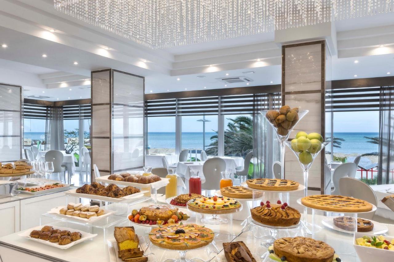 Hotel Tiffany'S Riccione Exterior photo