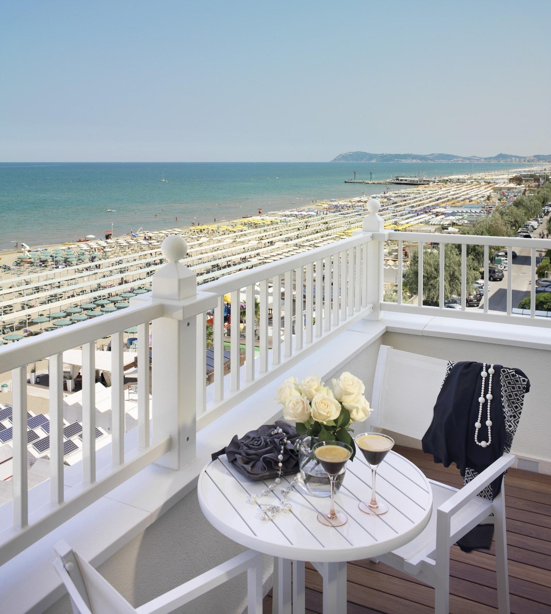 Hotel Tiffany'S Riccione Exterior photo